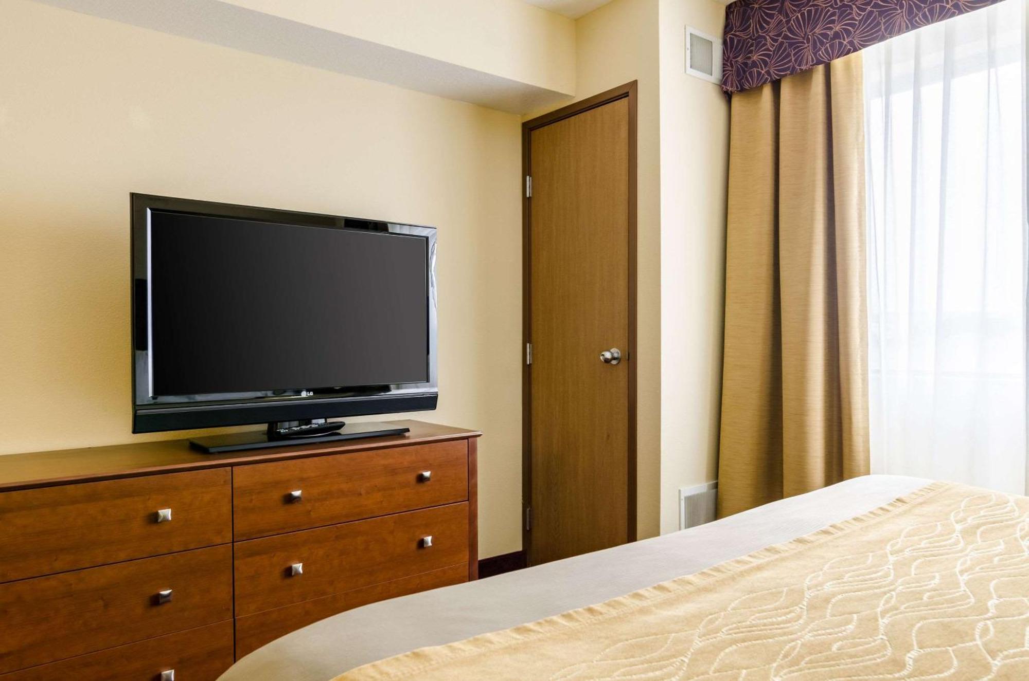 Comfort Inn Колби Экстерьер фото