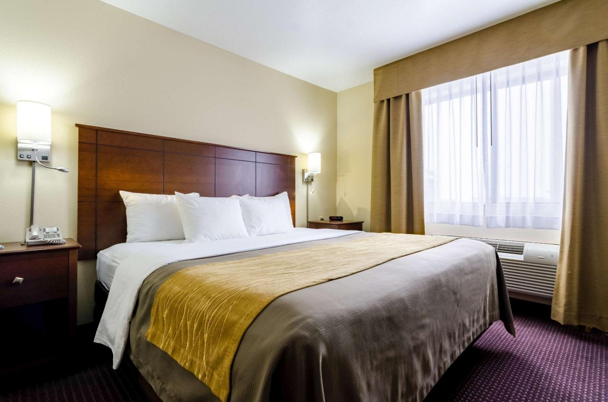 Comfort Inn Колби Экстерьер фото