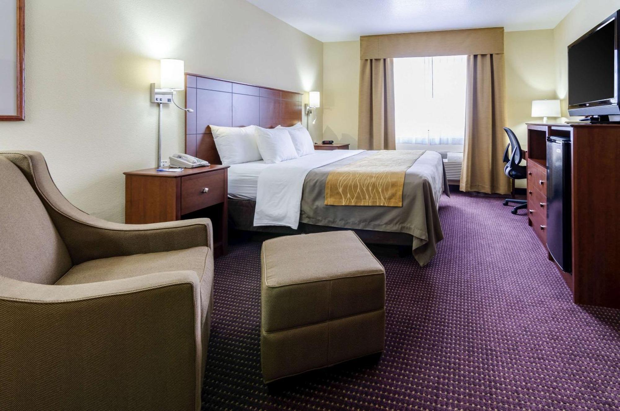 Comfort Inn Колби Экстерьер фото