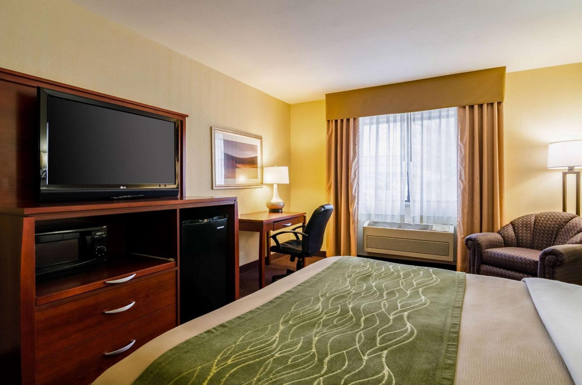 Comfort Inn Колби Экстерьер фото