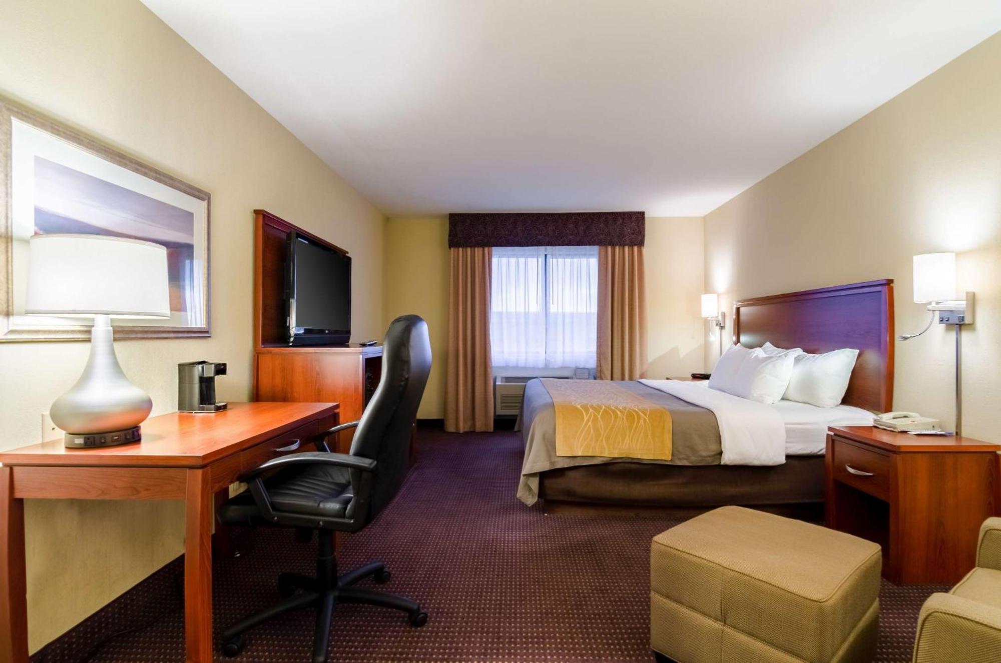 Comfort Inn Колби Экстерьер фото