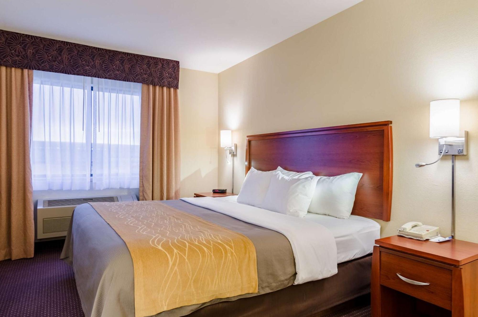 Comfort Inn Колби Экстерьер фото
