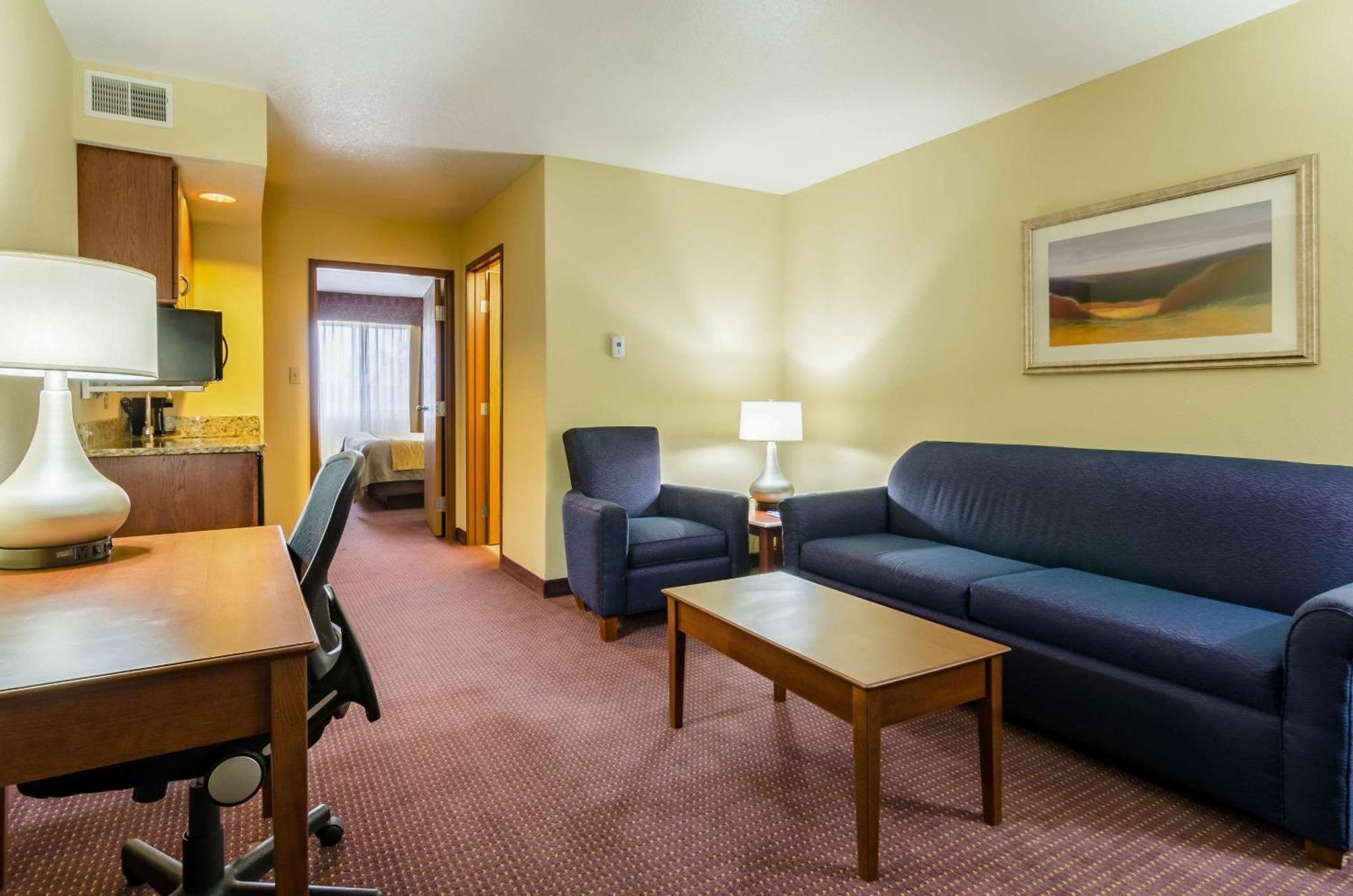 Comfort Inn Колби Экстерьер фото