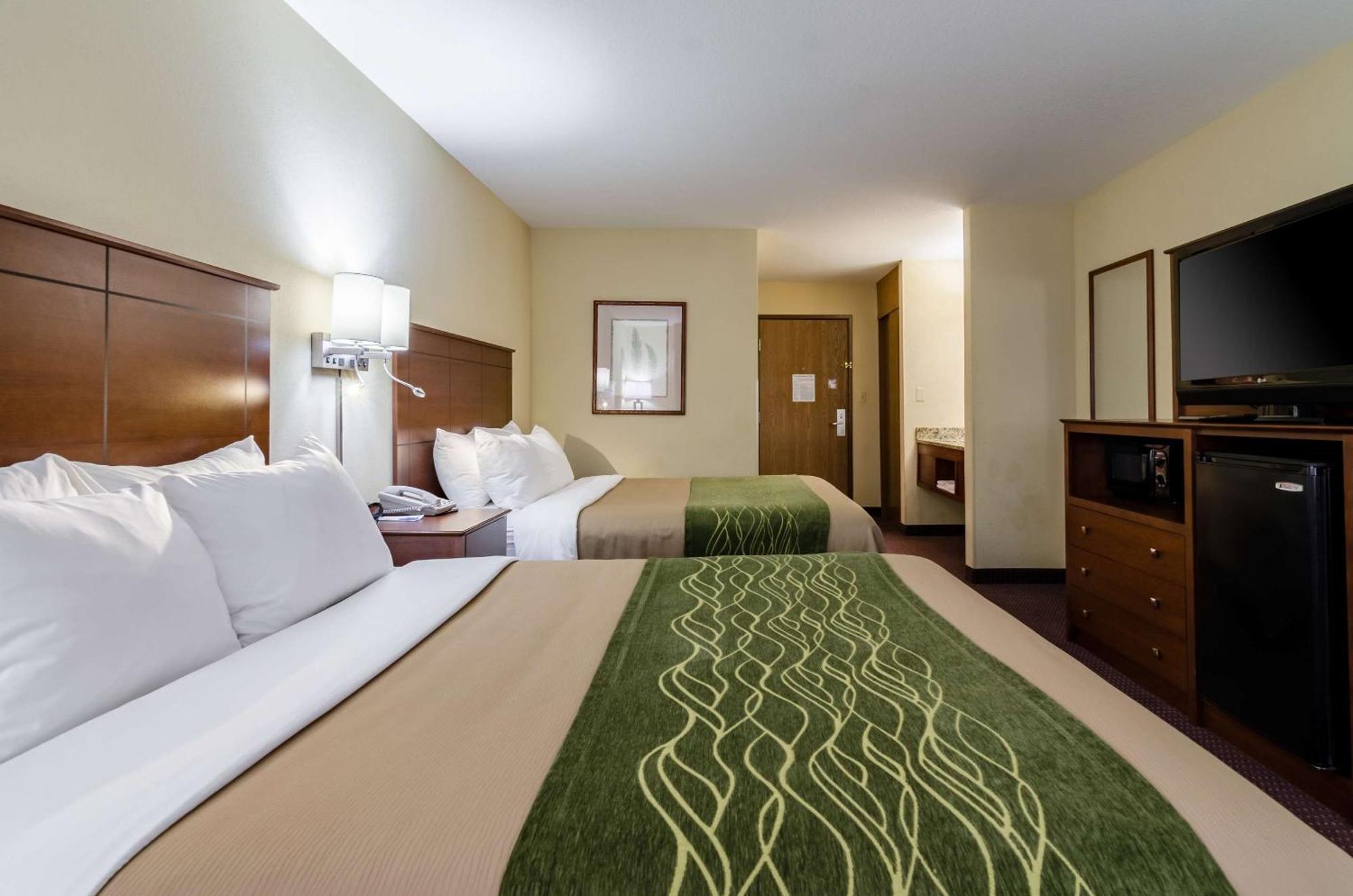 Comfort Inn Колби Экстерьер фото